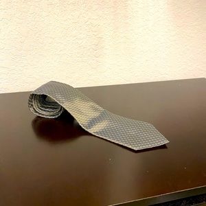 Gucci Vintage silk tie for men, very new and preloved condition